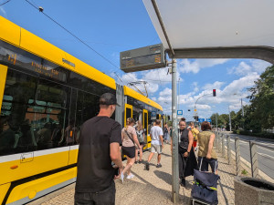 Vedra rozvířila debatu o zastávkách MHD. Nechrání před sluncem a mění se ve skleníky