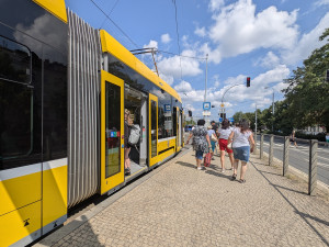 Vedra rozvířila debatu o zastávkách MHD. Nechrání před sluncem a mění se ve skleníky
