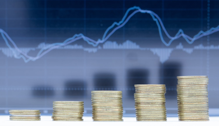 Jak funguje časový test a limit 100 tisíc korun při zdanění investic