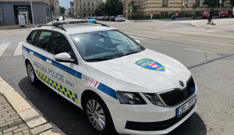 Strážnice zabránily muži skočit z mostu ve Starém Lískovci