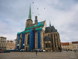 Střecha katedrály je v katastrofálním stavu. Na opravu může přispět i veřejnost