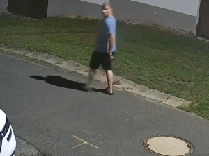 Policie pátrá po totožnosti tohoto muže. Nepozná ho někdo?