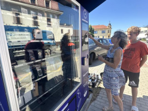 Novinka v ulicích i ve slovníku, dvě města instalovala takzvané suvenýromaty