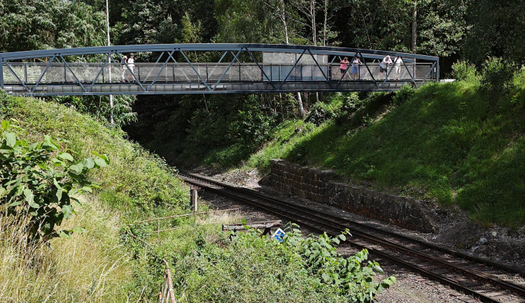 Nový unikátní akvadukt nad železniční tratí vyšel radnici levněji, než očekávala
