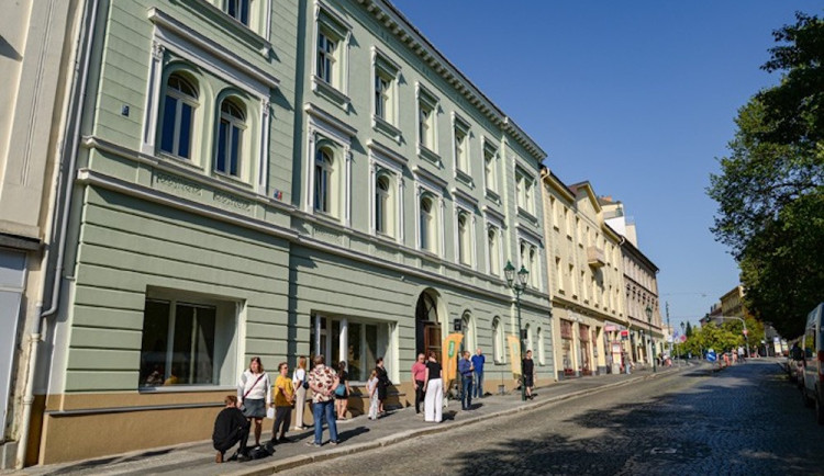 Rekonstrukce domu ve Smetanových sadech za 40 milionů skončila. Nabídne osm bytů