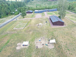 Archeologové odhalili pozůstatky tábora, kde za války věznili Romy