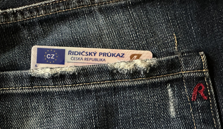 Řidičák letos propadne 284 tisícům motoristů. Nový si mohou vyřídit z domova