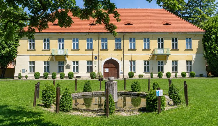 Merklín opravuje rozsáhlý zámek. Do rekonstrukce už obec investovala 25 milionů