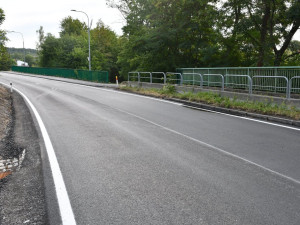 Řidičům se o něco uleví. Po měsíci skončila oprava části důležité ulice Na Roudné