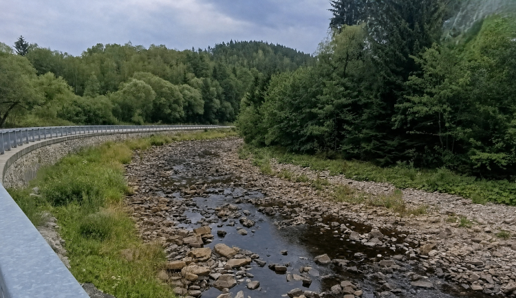 Voda stále ubývá. Kritickou situaci na řece Otavě řešila krajská komise pro sucho