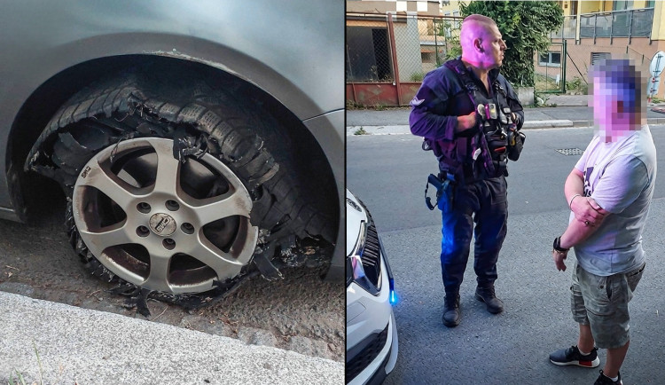 Auto šněrovalo po ulici s totálně roztrhanou pneumatikou. Řidič to prý nevěděl