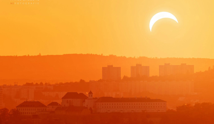 Zatmění Slunce bude nejvýraznější na západě Čech, astronomové zvou na pozorování