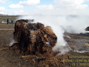 FOTOGALERIE: Požár stohu na severním Plzeňsku