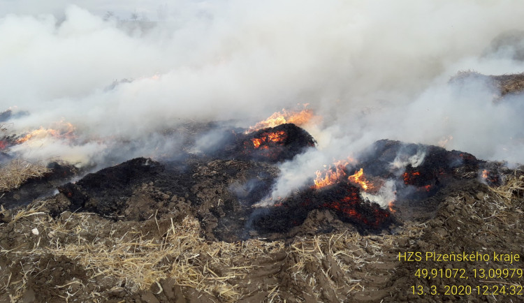 FOTOGALERIE: Požár stohu na severním Plzeňsku