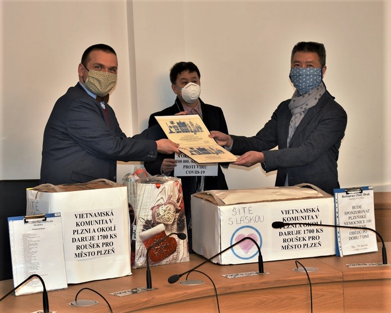 FOTOGALERIE: Vietnamci předali dar pro město Plzeň