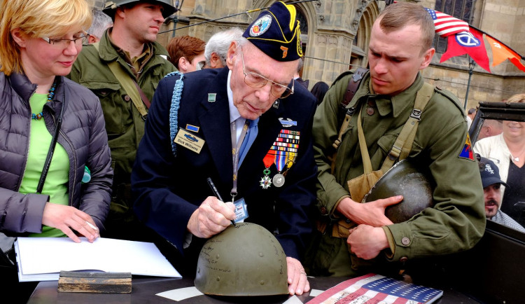 FOTOGALERIE: Veteráni na Slavnostech svobody