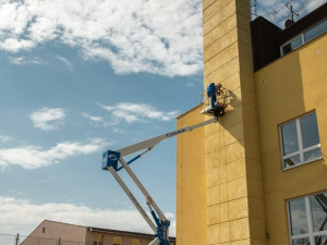 FOTOGALERIE: Instalace hnízd a hnízdních budek pro rorýse a jiřičky ve Štenovicích