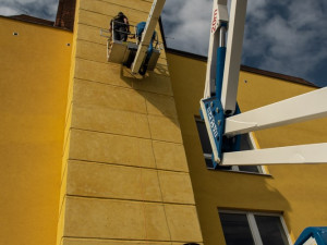 FOTOGALERIE: Instalace hnízd a hnízdních budek pro rorýse a jiřičky ve Štenovicích