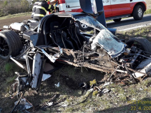 FOTOGALERIE: Nehoda sportovního speciálu