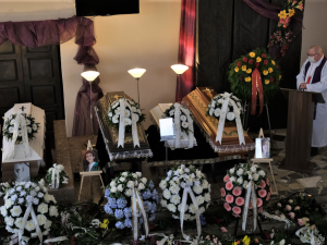 FOTOGALERIE: Pohřeb čtyř obětí tragické dopravní nehody v Nýřanech