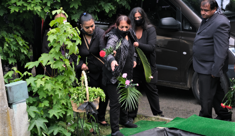 FOTOGALERIE: Pohřeb čtyř obětí tragické dopravní nehody v Nýřanech