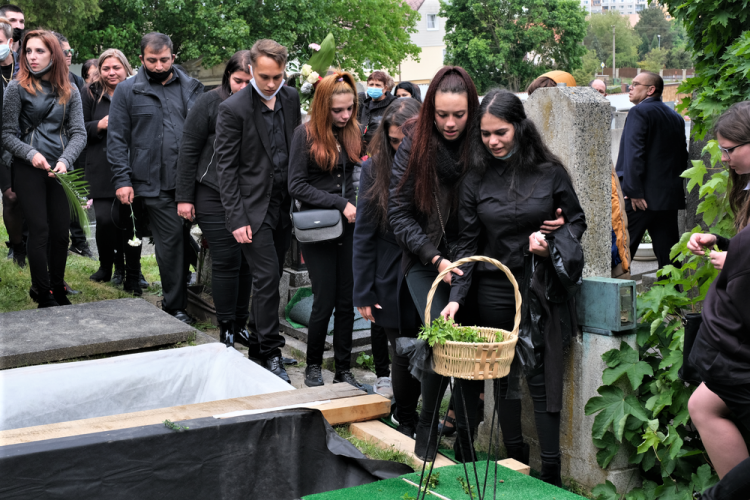 FOTOGALERIE: Pohřeb čtyř obětí tragické dopravní nehody v Nýřanech