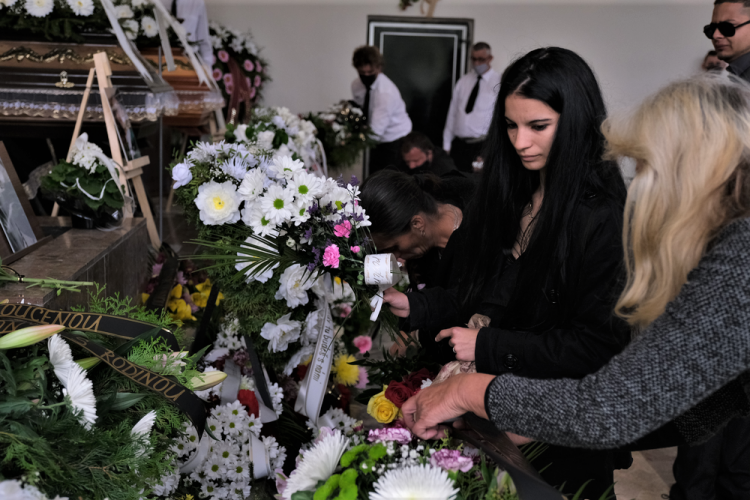 FOTOGALERIE: Pohřeb čtyř obětí tragické dopravní nehody v Nýřanech