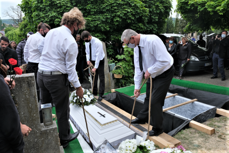 FOTOGALERIE: Pohřeb čtyř obětí tragické dopravní nehody v Nýřanech