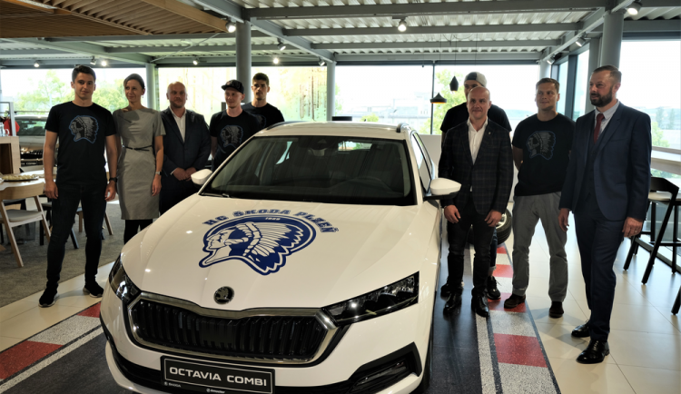 FOTOGALERIE: Podpis partnerské smlouvy mezi HC Škoda Plzeň a Autocentrum Jan Šmucler