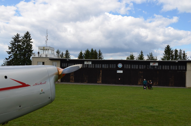 FOTO: V Letkově si připomněli výročí prvního veřejného letu