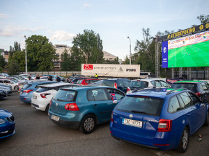 FOTOGALERIE: Fanoušci sledovali zápas Viktorky v autokině