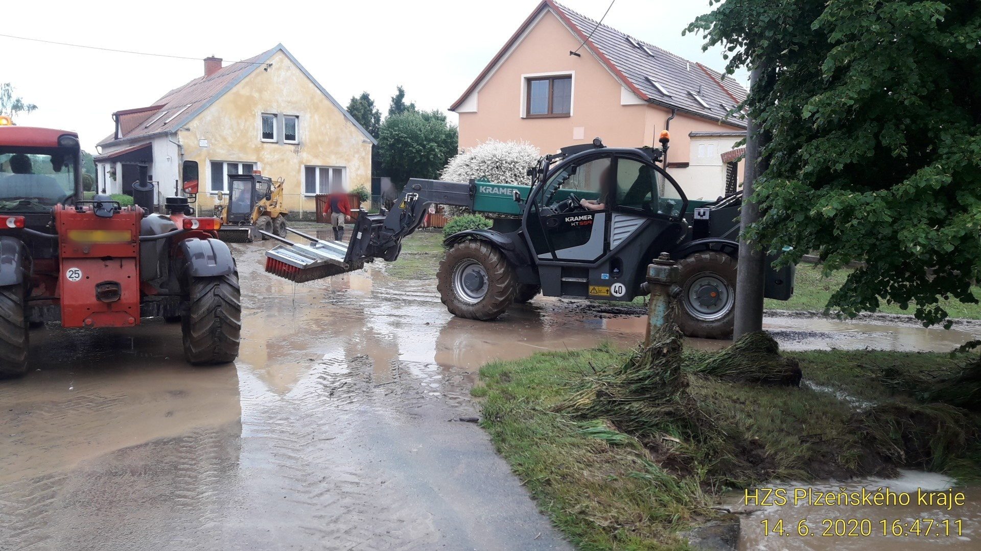 FOTOGALERIE: Hasiči zasahovali ve vytopených obcích