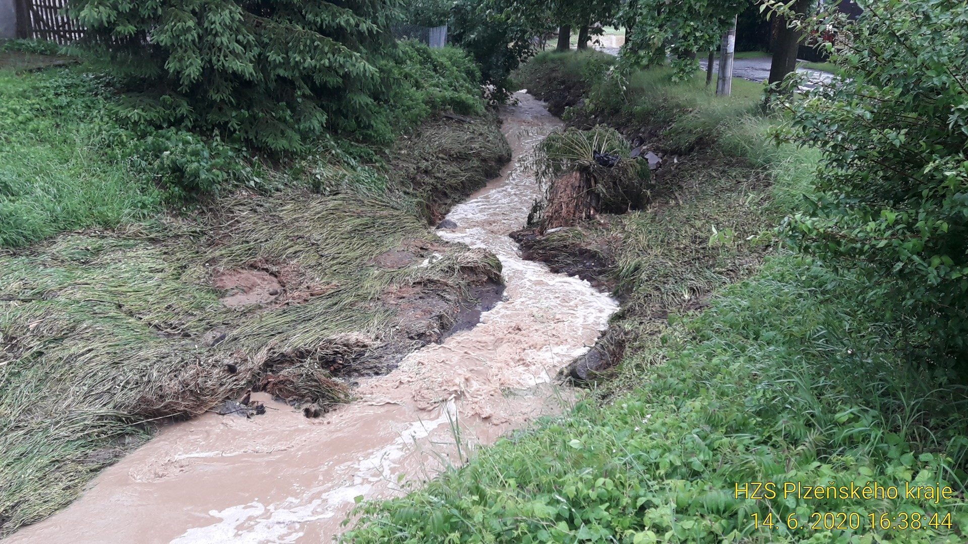 FOTOGALERIE: Hasiči zasahovali ve vytopených obcích