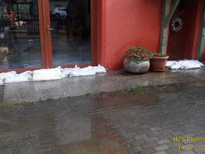 FOTOGALERIE: Hasiči zasahovali ve vytopených obcích