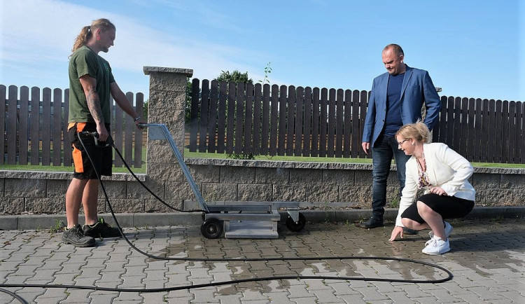 FOTOGALERIE: Ekologická likvidace plevele