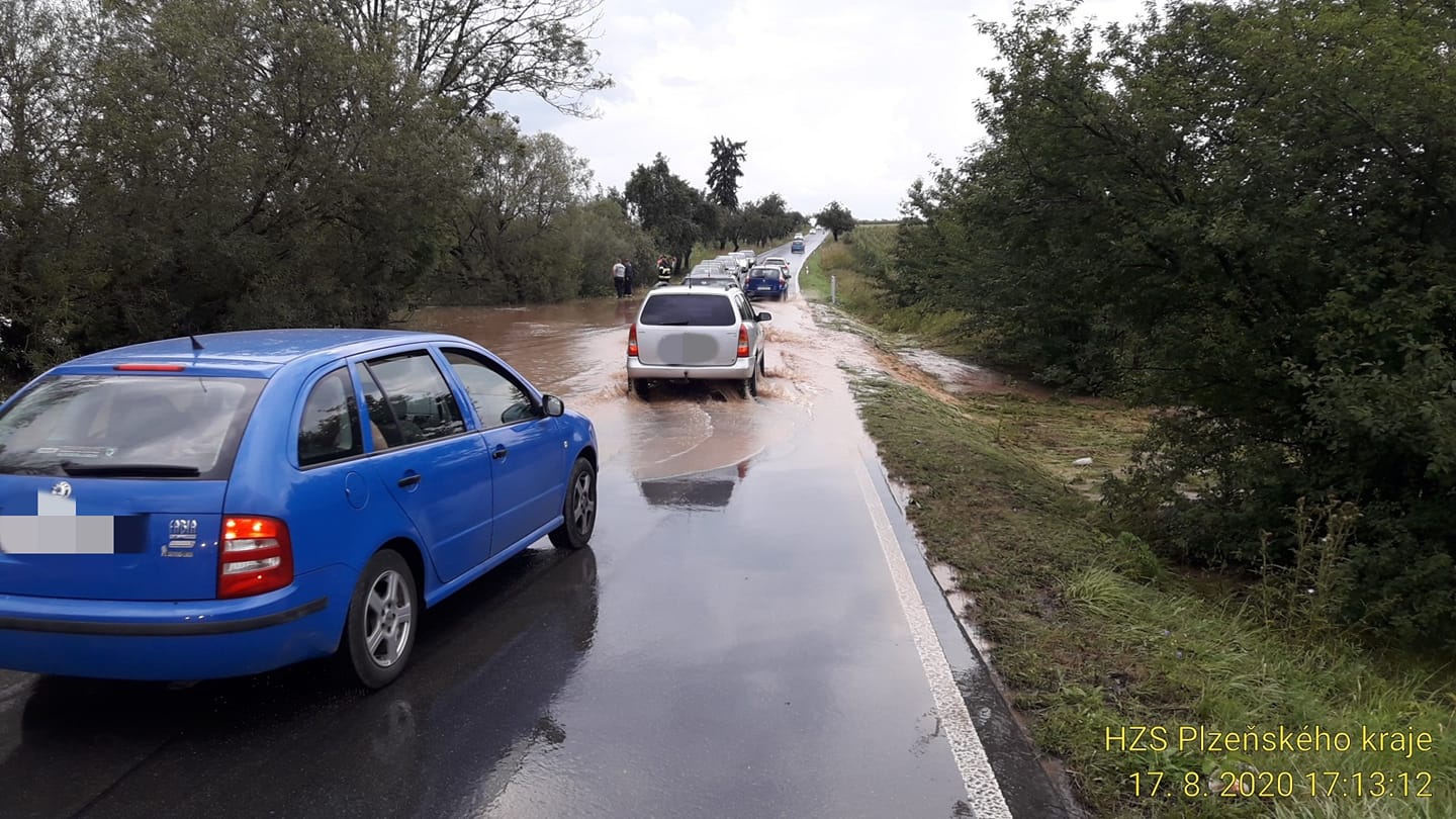 FOTOGALERIE: Přívalový liják se přehnal Plzeňským krajem