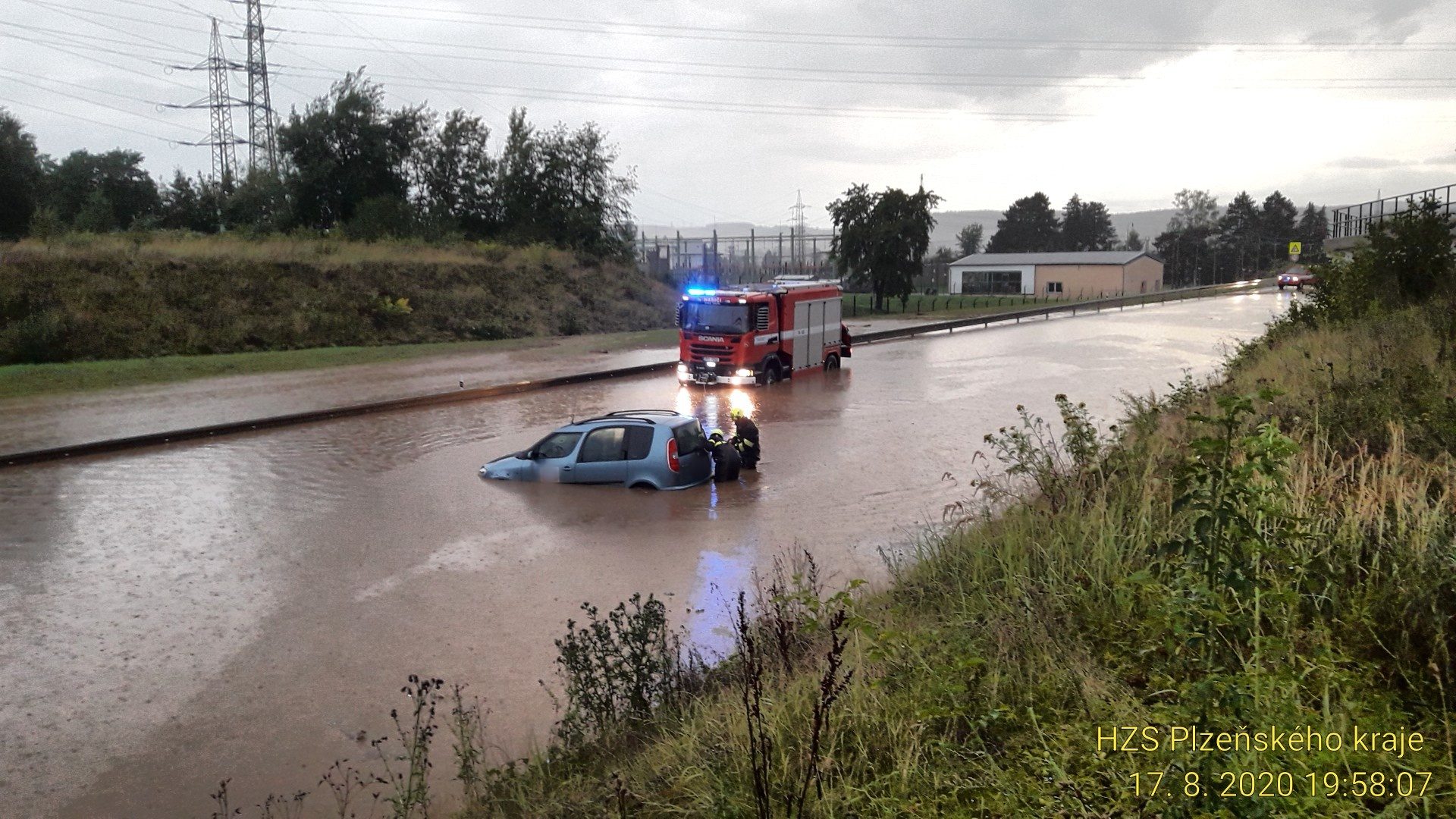 FOTOGALERIE: Přívalový liják se přehnal Plzeňským krajem