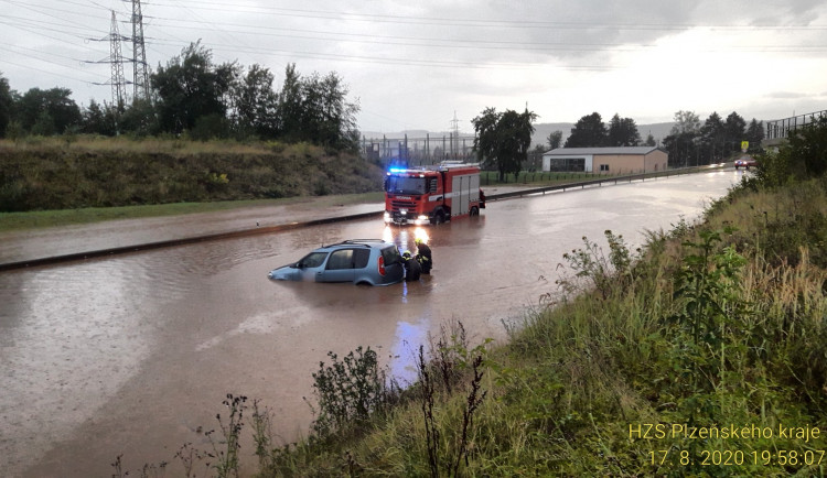 FOTOGALERIE: Přívalový liják se přehnal Plzeňským krajem
