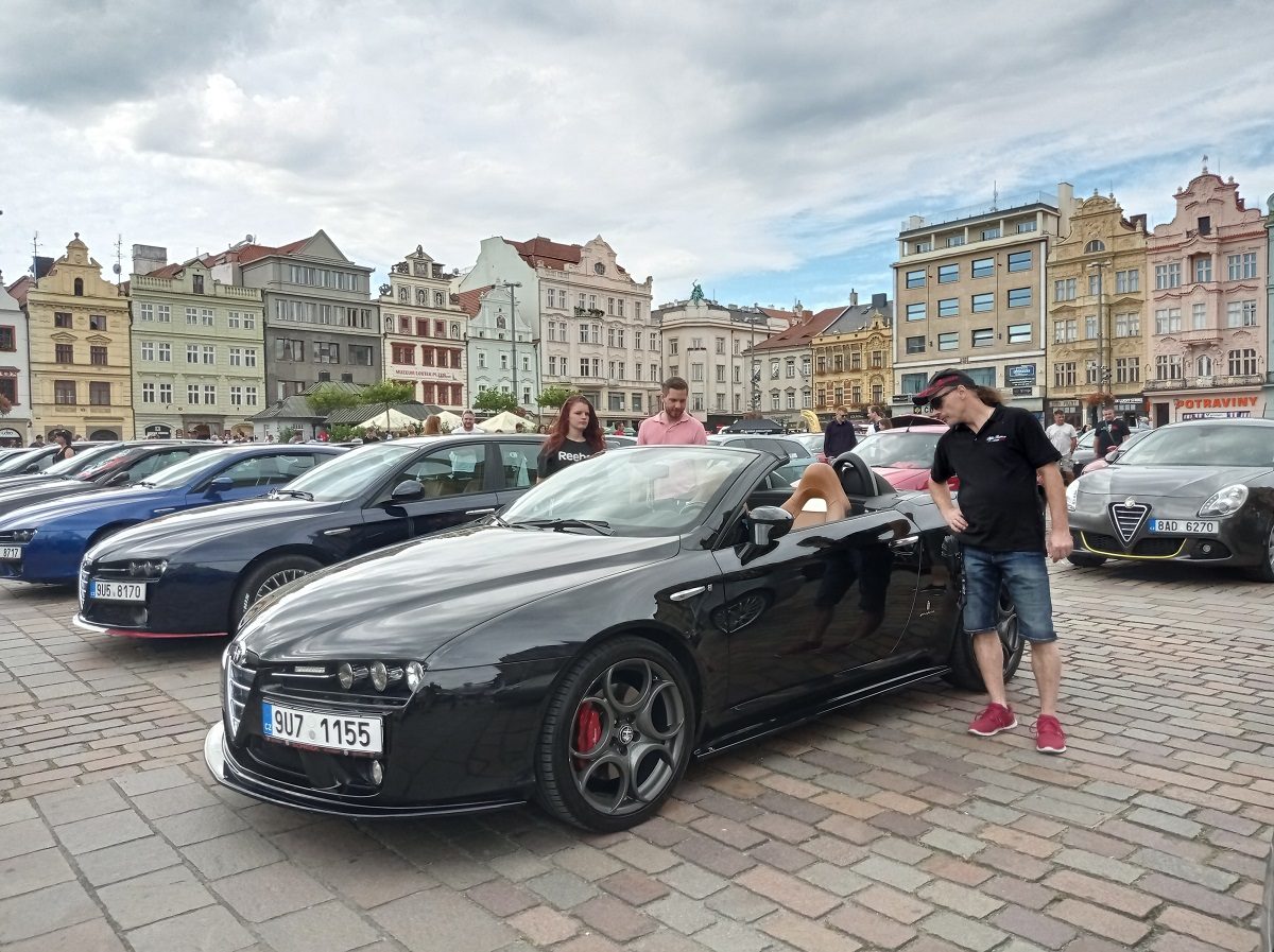 FOTO: Sraz vozů Alfa Romeo v Plzni