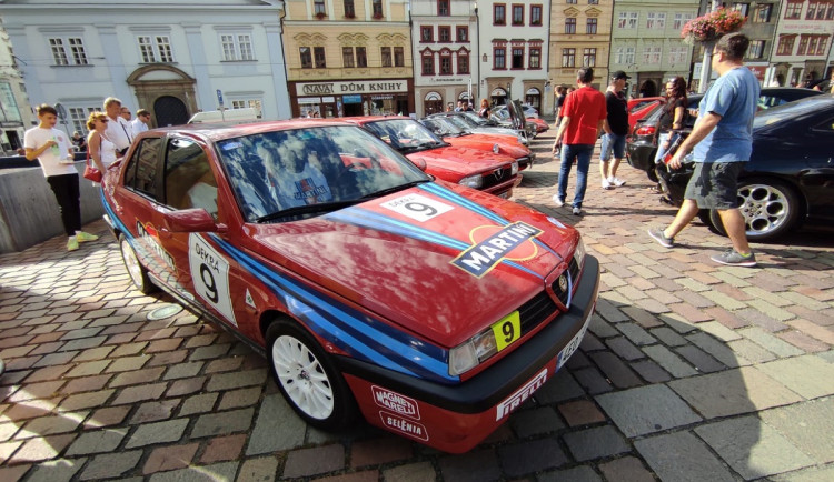 FOTO: Sraz vozů Alfa Romeo v Plzni