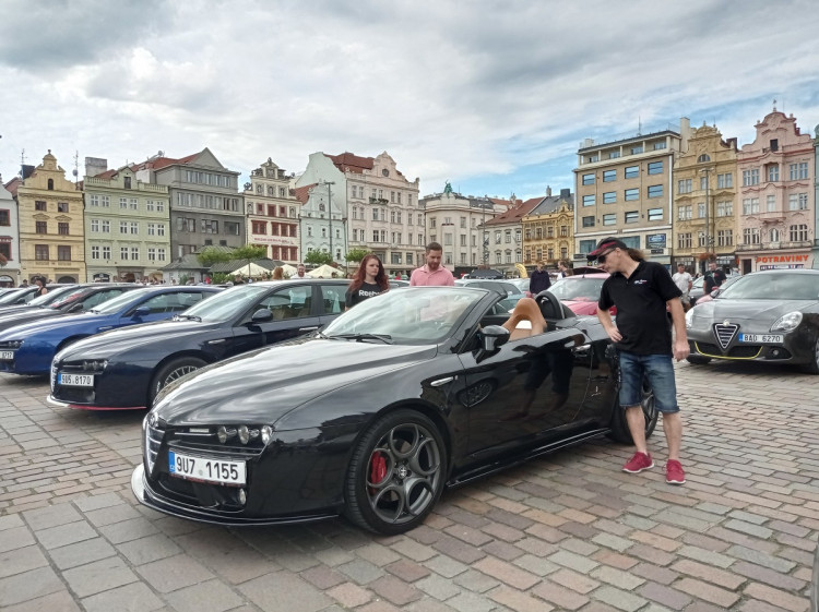 FOTO: Sraz vozů Alfa Romeo v Plzni