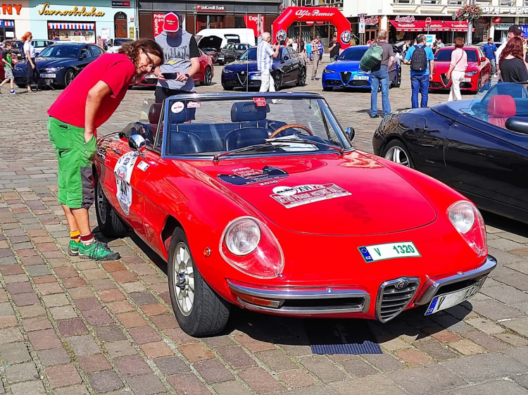FOTO: Sraz vozů Alfa Romeo v Plzni