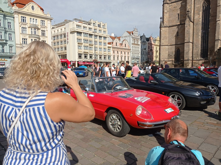 FOTO: Sraz vozů Alfa Romeo v Plzni