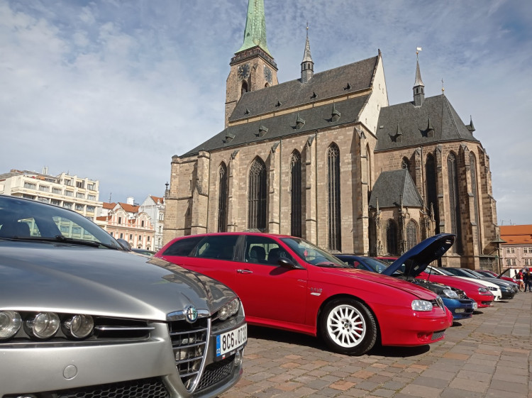 FOTO: Sraz vozů Alfa Romeo v Plzni