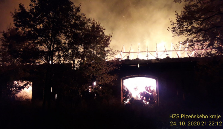 FOTOGALERIE: Požár zemědělského objektu
