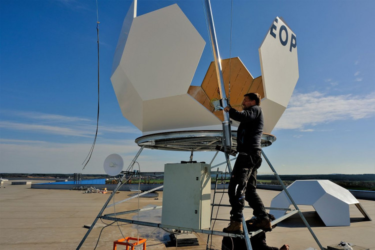 FOTOGALERIE: Meteopress vyměňuje radar v Nýřanech