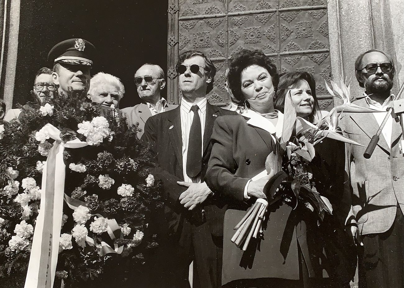 FOTOGALERIE: Americká velvyslankyně Shirley Temple Black při návštěvě Klatov v květnu 1990