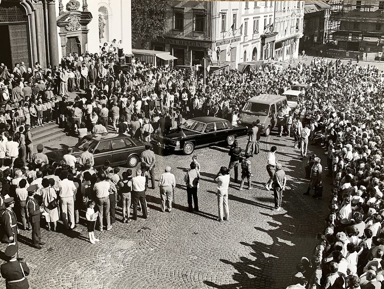 FOTOGALERIE: Americká velvyslankyně Shirley Temple Black při návštěvě Klatov v květnu 1990