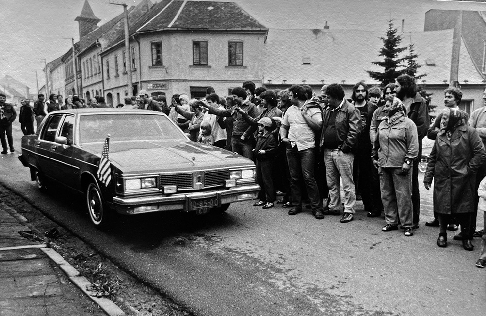 Fotografie StB z archivu ABS. Odjezd z Kolovče 1986