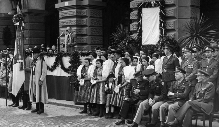 Odhalení pamětní desky Domažlice r. 1947